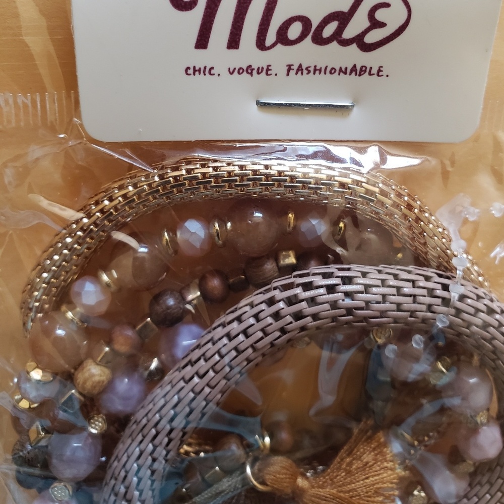 Tassle Charm  5 Pc Stretch Bracelet.